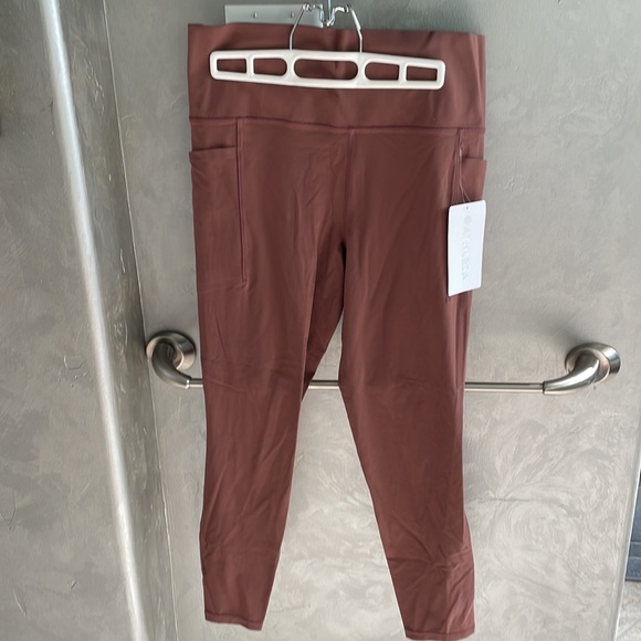 NWT Athleta Salutation Stash Pocket II tight - Picture 4 of 6